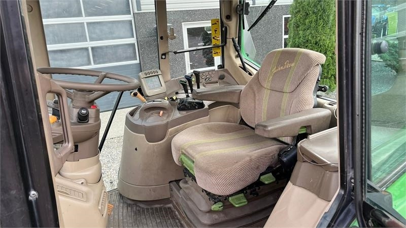 Traktor John Deere 6930 AutoPower med frontlift og front PTO: gambar 10