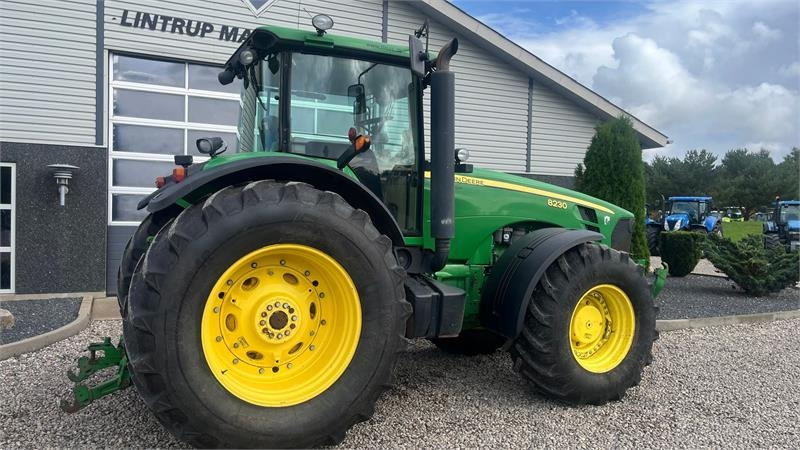 Traktor John Deere 8230 Med frontlift: gambar 13 Traktor John Deere 8230 Med frontlift: gambar 13