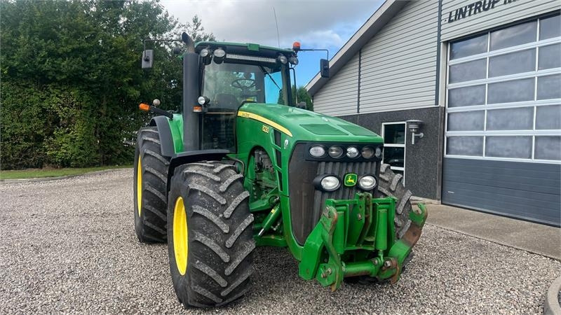 Traktor John Deere 8230 Med frontlift: gambar 18 Traktor John Deere 8230 Med frontlift: gambar 18