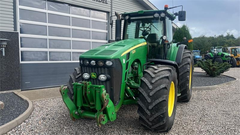 Traktor John Deere 8230 Med frontlift: gambar 9 Traktor John Deere 8230 Med frontlift: gambar 9