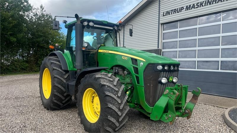 Traktor John Deere 8230 Med frontlift: gambar 17 Traktor John Deere 8230 Med frontlift: gambar 17