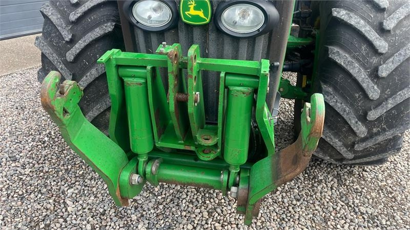 John Deere 8230 Med frontlift - Traktor: gambar 4 John Deere 8230 Med frontlift - Traktor: gambar 4