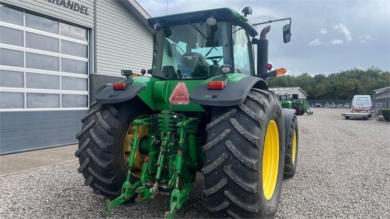 Traktor John Deere 8230 Med frontlift: gambar 15 Traktor John Deere 8230 Med frontlift: gambar 15