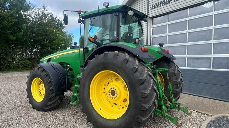 John Deere 8230 Med frontlift - Traktor: gambar 3 John Deere 8230 Med frontlift - Traktor: gambar 3