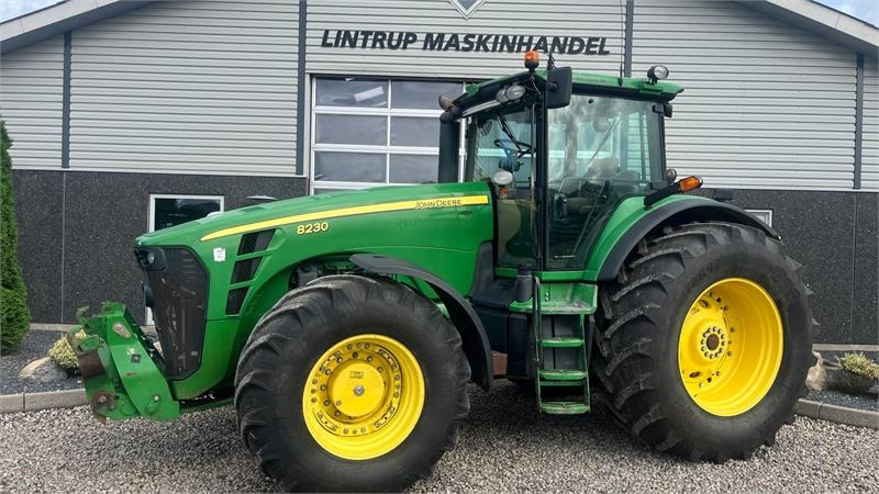 John Deere 8230 Med frontlift - Traktor: gambar 1 John Deere 8230 Med frontlift - Traktor: gambar 1