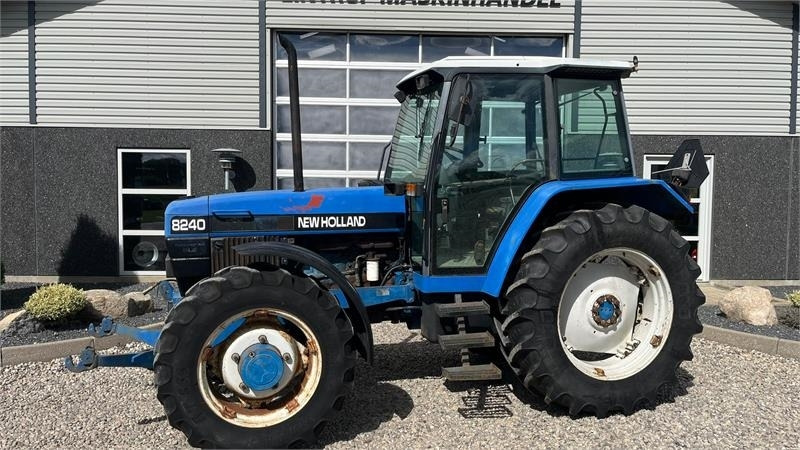 New Holland 8240 SLE Med frontlift og frontPTO - Traktor: gambar 1 New Holland 8240 SLE Med frontlift og frontPTO - Traktor: gambar 1