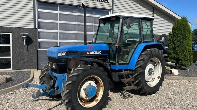 New Holland 8240 SLE Med frontlift og frontPTO - Traktor: gambar 2 New Holland 8240 SLE Med frontlift og frontPTO - Traktor: gambar 2