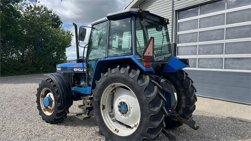 New Holland 8240 SLE Med frontlift og frontPTO - Traktor: gambar 3 New Holland 8240 SLE Med frontlift og frontPTO - Traktor: gambar 3