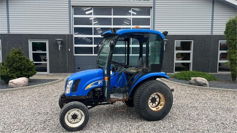 New Holland TC35DA - Traktor: gambar 1 New Holland TC35DA - Traktor: gambar 1