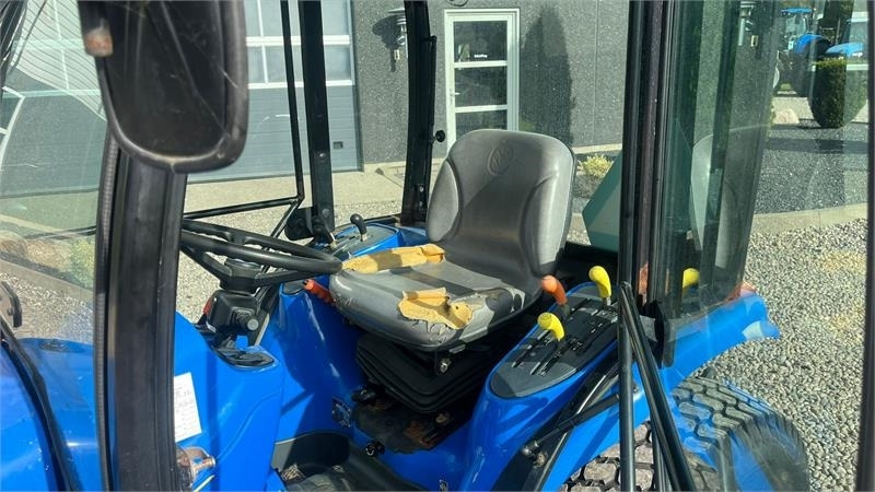 New Holland TC35DA Hydrostat - Traktor: gambar 5 New Holland TC35DA Hydrostat - Traktor: gambar 5