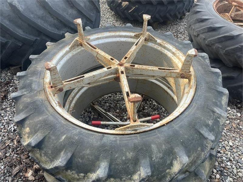 Pirelli 12,4R36 Molcon 5 arme bred - Ban untuk Peralatan pertanian: gambar 2 Pirelli 12,4R36 Molcon 5 arme bred - Ban untuk Peralatan pertanian: gambar 2