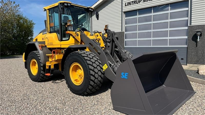 Leasing SE AB 2,9m3 skovl med Volvo beslag på. Den er 2.75 SE AB 2,9m3 skovl med Volvo beslag på. Den er 2.75: gambar 7 Leasing SE AB 2,9m3 skovl med Volvo beslag på. Den er 2.75 SE AB 2,9m3 skovl med Volvo beslag på. Den er 2.75: gambar 7