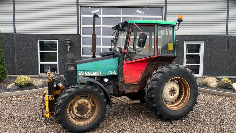 Valmet 455 Med en slags frontlift - Traktor: gambar 1 Valmet 455 Med en slags frontlift - Traktor: gambar 1