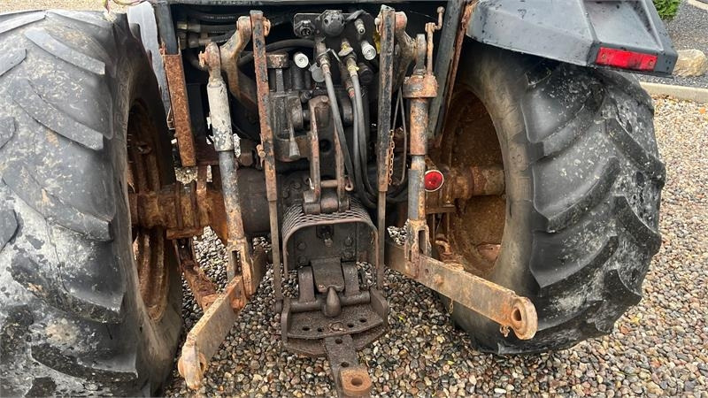 Valmet 455 Med en slags frontlift - Traktor: gambar 4 Valmet 455 Med en slags frontlift - Traktor: gambar 4