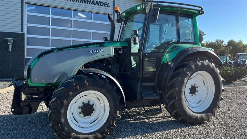 Valtra T130 med 3.5ton frontlift - Traktor: gambar 2 Valtra T130 med 3.5ton frontlift - Traktor: gambar 2