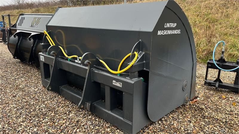 Volvo 5m3 Rauakoda Højtip skovl Rauakoda 5m3 højtip skov - Ember loader: gambar 1 Volvo 5m3 Rauakoda Højtip skovl Rauakoda 5m3 højtip skov - Ember loader: gambar 1