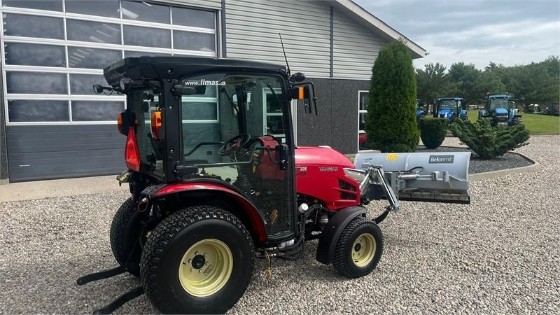 Traktor kota Yanmar YT 235H 4WD Snow Edition med sneplov og spreder: gambar 15