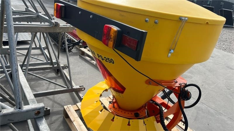 Traktor kota Yanmar YT 235H 4WD Snow Edition med sneplov og spreder: gambar 20
