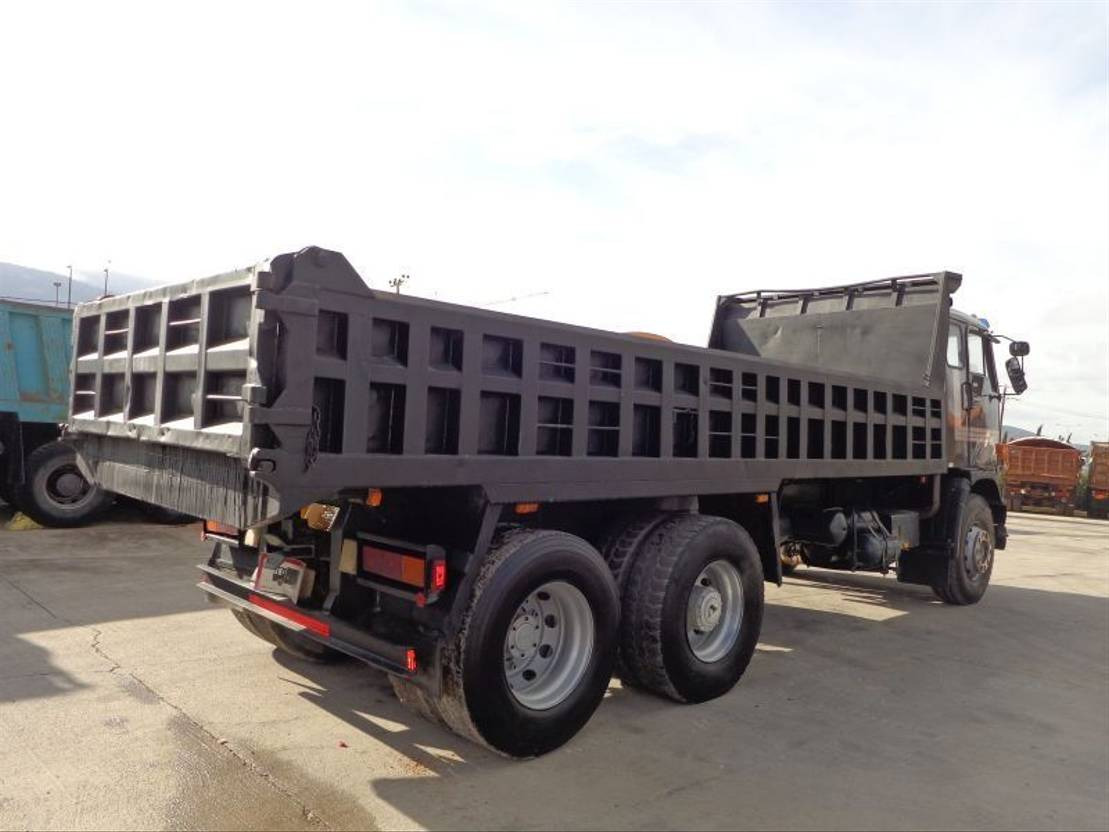 Volvo F 89 VOLVO F89 (6X2) -KIPPER - Truk jungkit: gambar 4 Volvo F 89 VOLVO F89 (6X2) -KIPPER - Truk jungkit: gambar 4