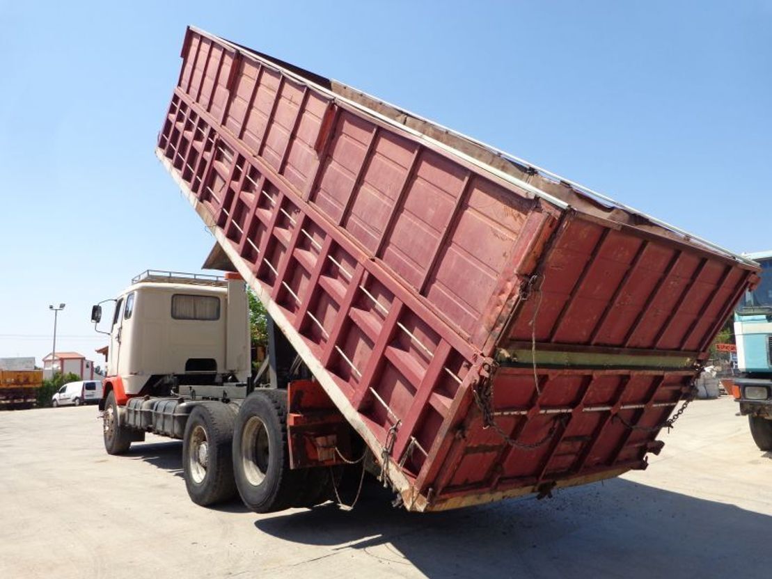 Volvo F 89 VOLVO F89 (6X2) KIPPER - Truk jungkit: gambar 4 Volvo F 89 VOLVO F89 (6X2) KIPPER - Truk jungkit: gambar 4