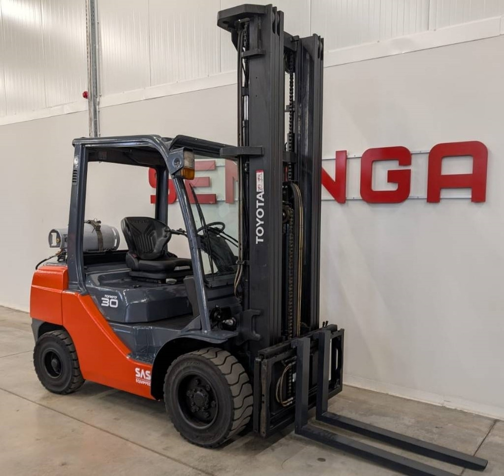 Toyota 10787 - 02-8FGF30 - Forklift LPG: gambar 1 Toyota 10787 - 02-8FGF30 - Forklift LPG: gambar 1