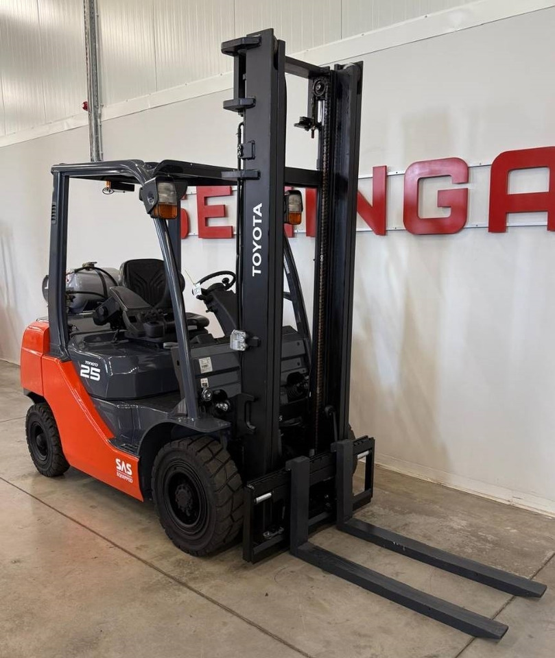 Toyota 10859 - 02-8FGF25 - Forklift LPG: gambar 4 Toyota 10859 - 02-8FGF25 - Forklift LPG: gambar 4