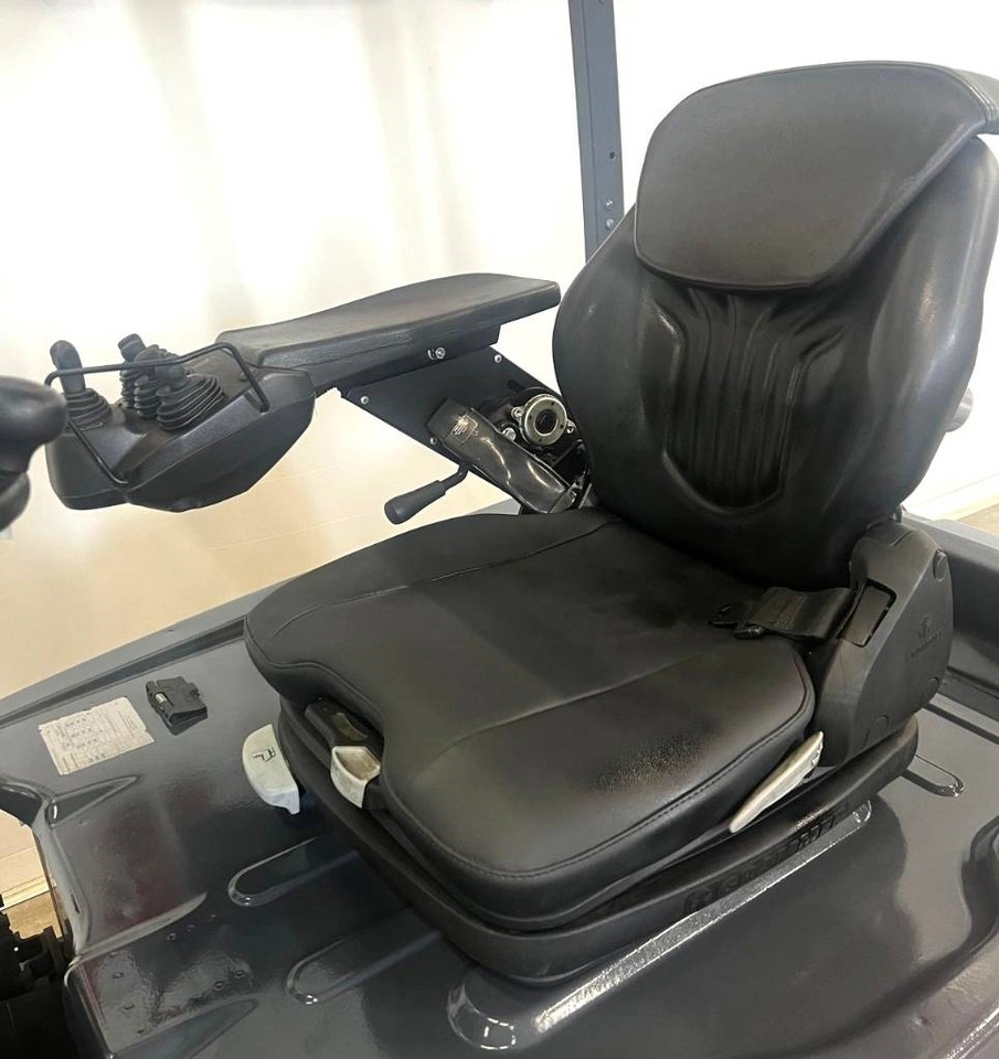 Toyota 10941 8FBE18T - Forklift listrik: gambar 4 Toyota 10941 8FBE18T - Forklift listrik: gambar 4