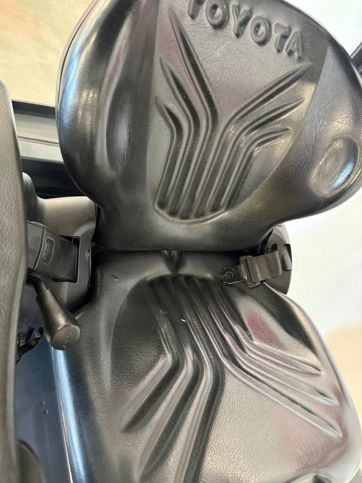 Toyota 10995 - 8FBET15 - Forklift listrik: gambar 5 Toyota 10995 - 8FBET15 - Forklift listrik: gambar 5