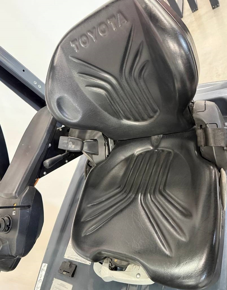Toyota 10999 - 8FBEK16T - Forklift listrik: gambar 4 Toyota 10999 - 8FBEK16T - Forklift listrik: gambar 4