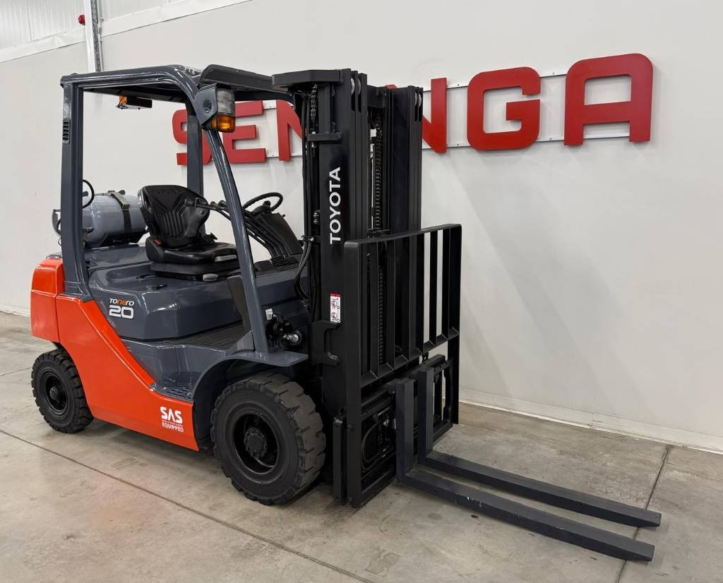 Toyota 11069 - 8FGF20 - Forklift LPG: gambar 1 Toyota 11069 - 8FGF20 - Forklift LPG: gambar 1