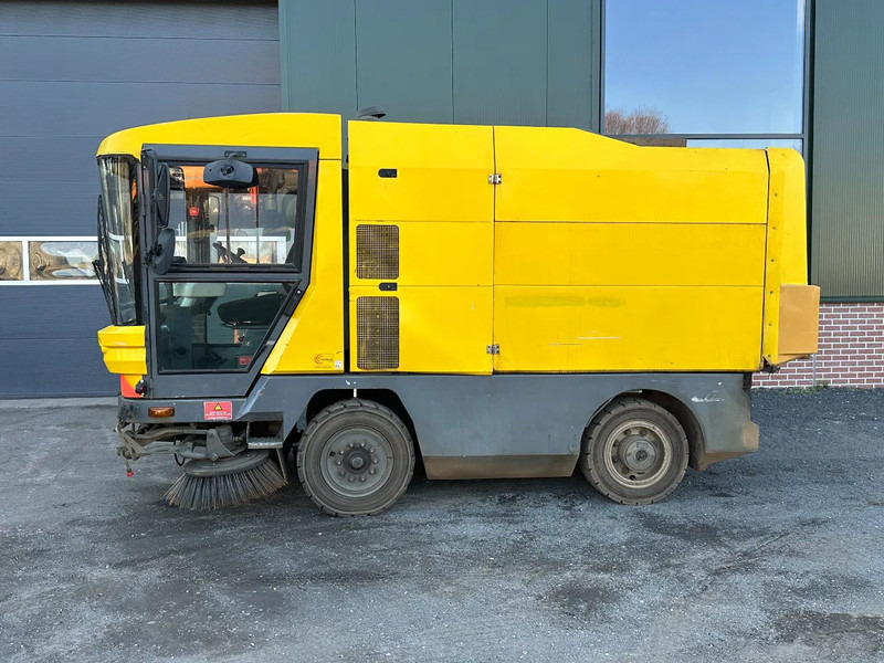 Ravo 530 VEEGMACHINE/SWEEPER!! - Penyapu jalan: gambar 2 Ravo 530 VEEGMACHINE/SWEEPER!! - Penyapu jalan: gambar 2