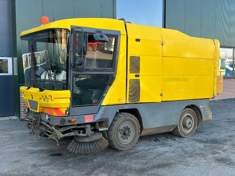 Ravo 530 VEEGMACHINE/SWEEPER!! - Penyapu jalan: gambar 1 Ravo 530 VEEGMACHINE/SWEEPER!! - Penyapu jalan: gambar 1