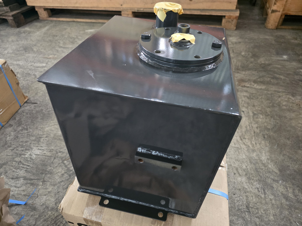 Case 31MJ-01016CG - 31MJ-01016 - Tangki hidrolik untuk Peralatan konstruksi: gambar 1 Case 31MJ-01016CG - 31MJ-01016 - Tangki hidrolik untuk Peralatan konstruksi: gambar 1