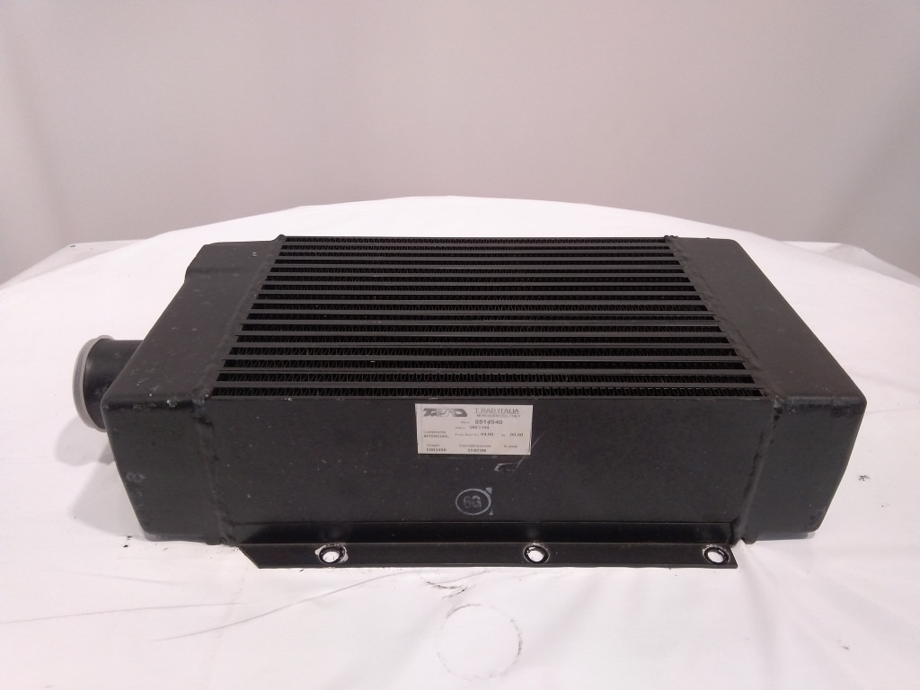 Case 6914940 - Intercooler untuk Peralatan konstruksi: gambar 1 Case 6914940 - Intercooler untuk Peralatan konstruksi: gambar 1