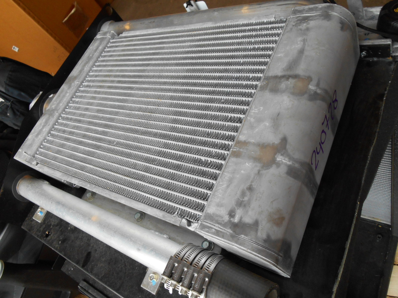 Case 84487933 - Intercooler untuk Peralatan konstruksi: gambar 1 Case 84487933 - Intercooler untuk Peralatan konstruksi: gambar 1