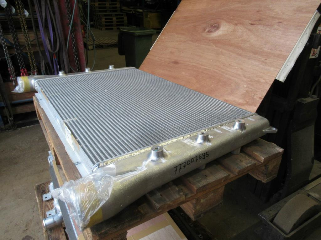 Case LN002560 - LN001630 - Intercooler untuk Peralatan konstruksi: gambar 2 Case LN002560 - LN001630 - Intercooler untuk Peralatan konstruksi: gambar 2