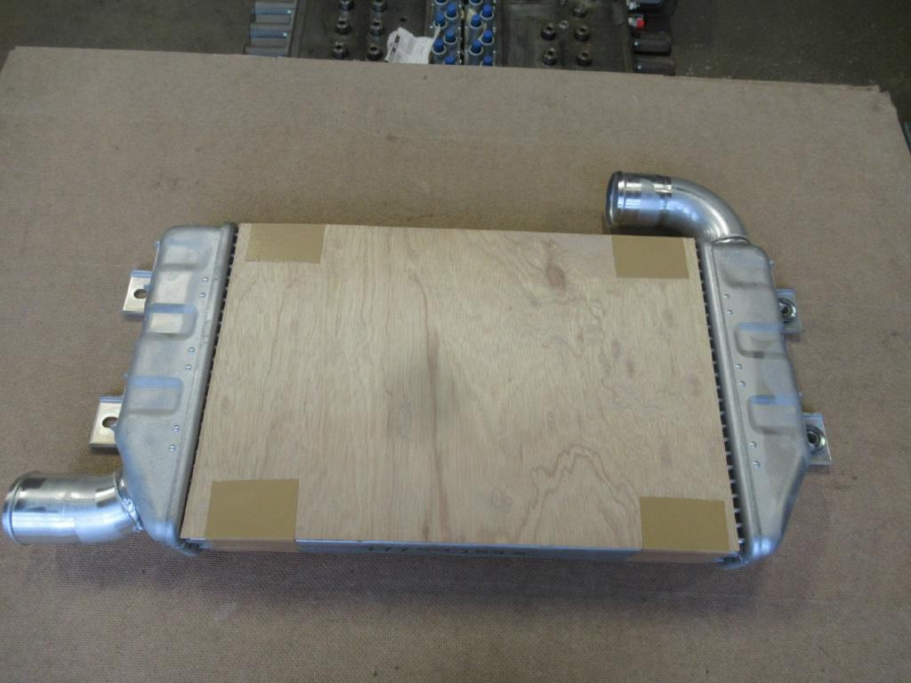 Case LN003220 - Intercooler untuk Peralatan konstruksi: gambar 2 Case LN003220 - Intercooler untuk Peralatan konstruksi: gambar 2