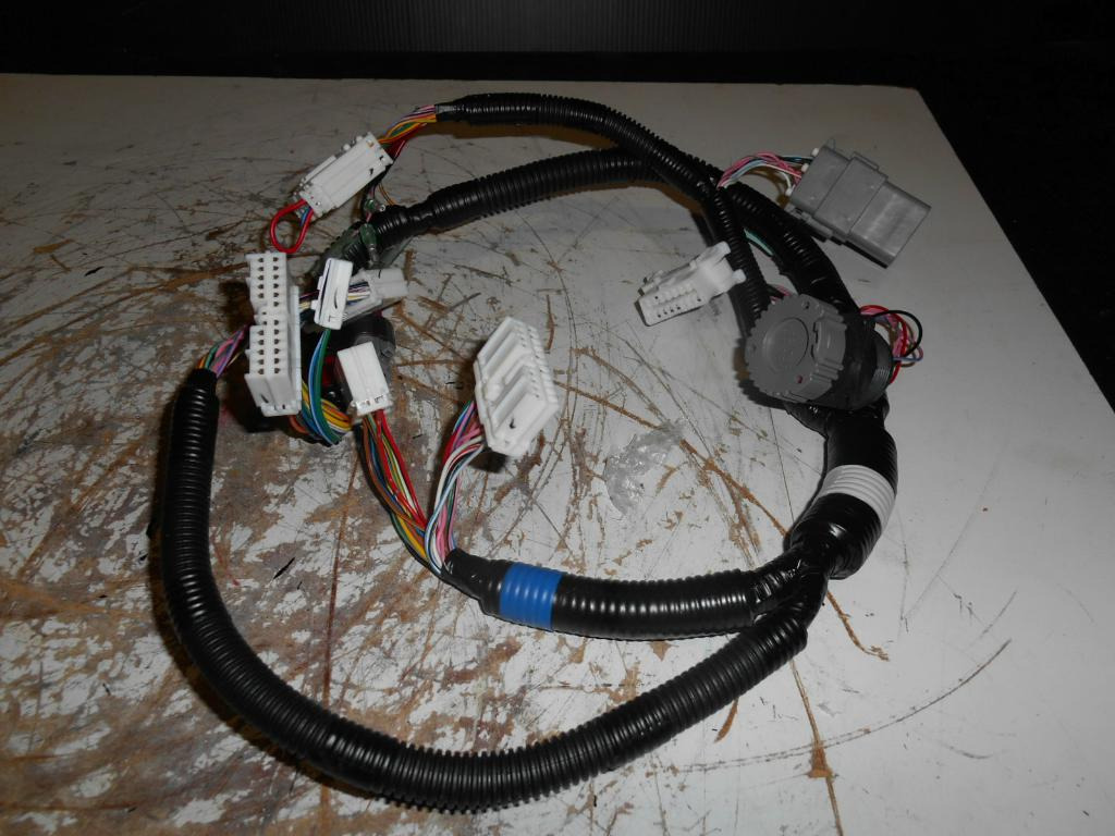 Case MFR71231 - MFR71230 - Kabel/ Kawat harness untuk Peralatan konstruksi: gambar 3 Case MFR71231 - MFR71230 - Kabel/ Kawat harness untuk Peralatan konstruksi: gambar 3