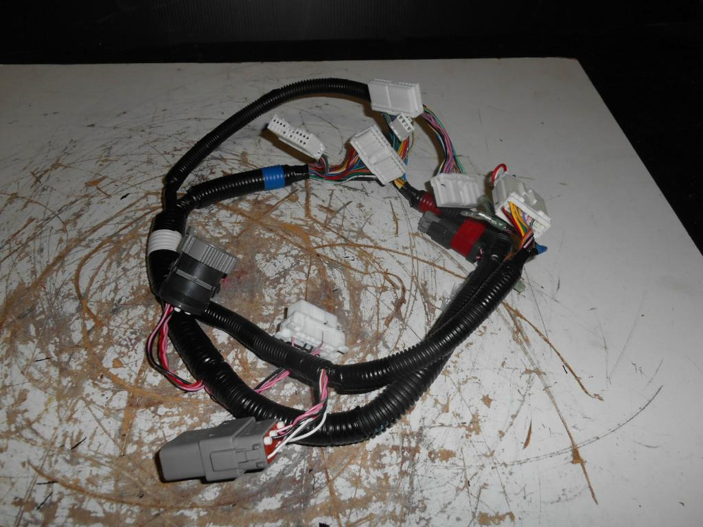 Case MFR71231 - MFR71230 - Kabel/ Kawat harness untuk Peralatan konstruksi: gambar 4 Case MFR71231 - MFR71230 - Kabel/ Kawat harness untuk Peralatan konstruksi: gambar 4