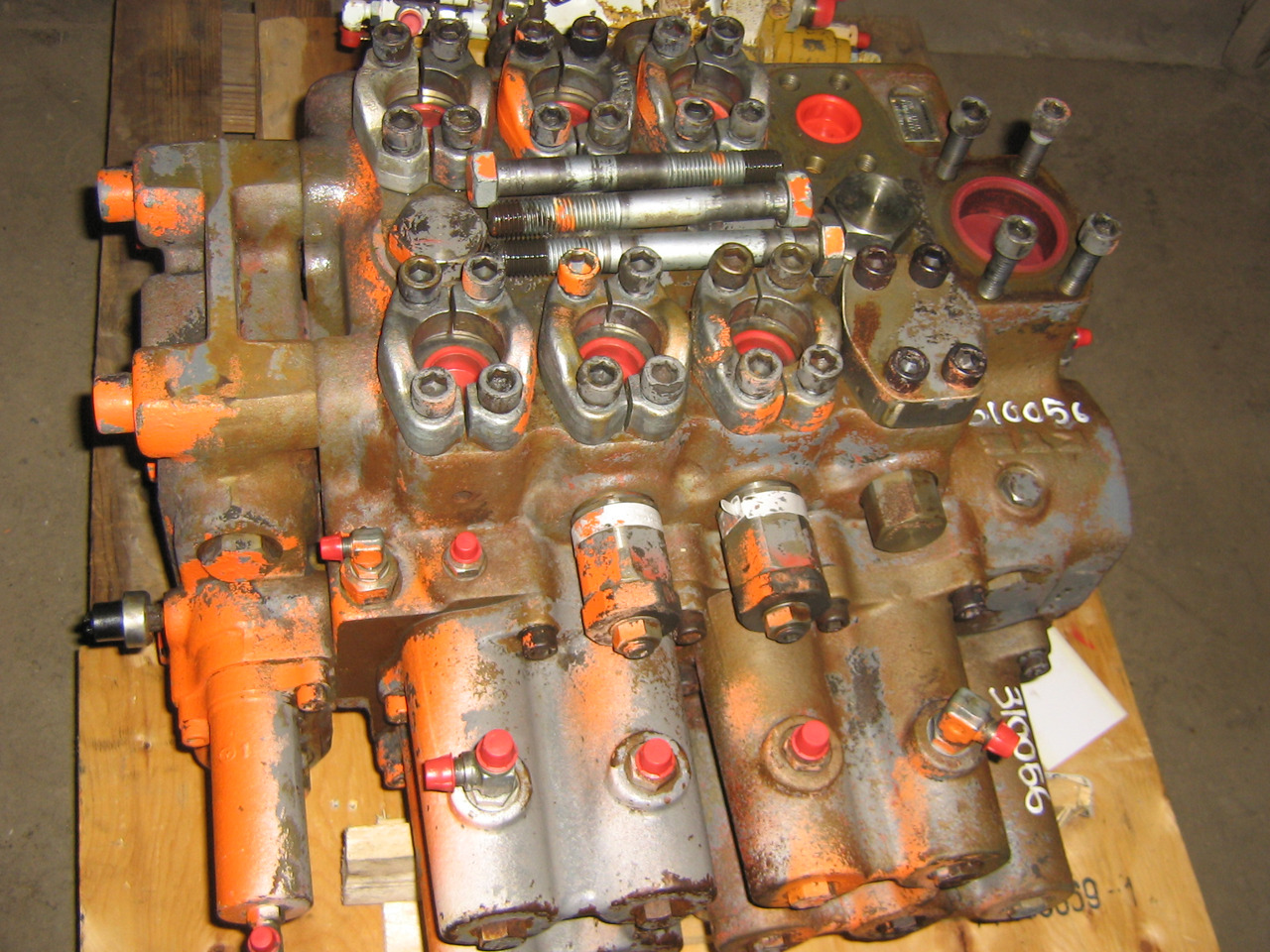 Hitachi 4219029 - Katup hidrolik untuk Peralatan konstruksi: gambar 1 Hitachi 4219029 - Katup hidrolik untuk Peralatan konstruksi: gambar 1