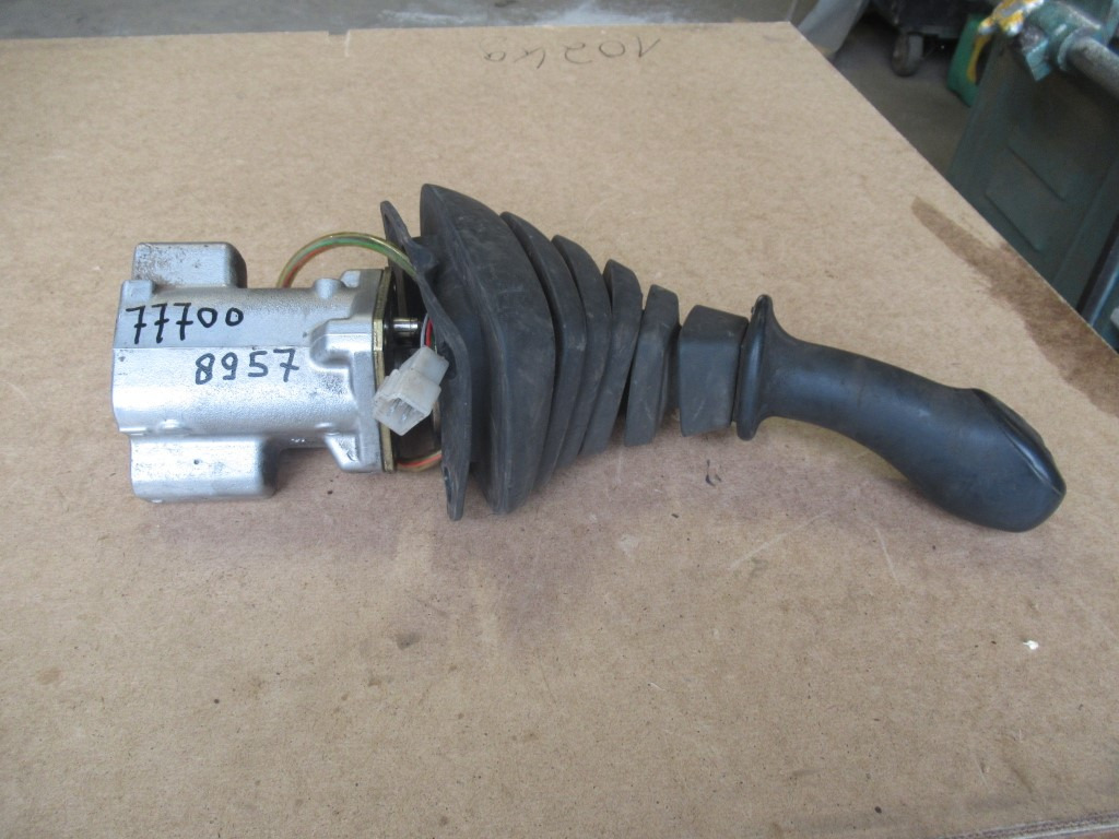 Hitachi - Kabin dan interior untuk Peralatan konstruksi: gambar 1 Hitachi - Kabin dan interior untuk Peralatan konstruksi: gambar 1