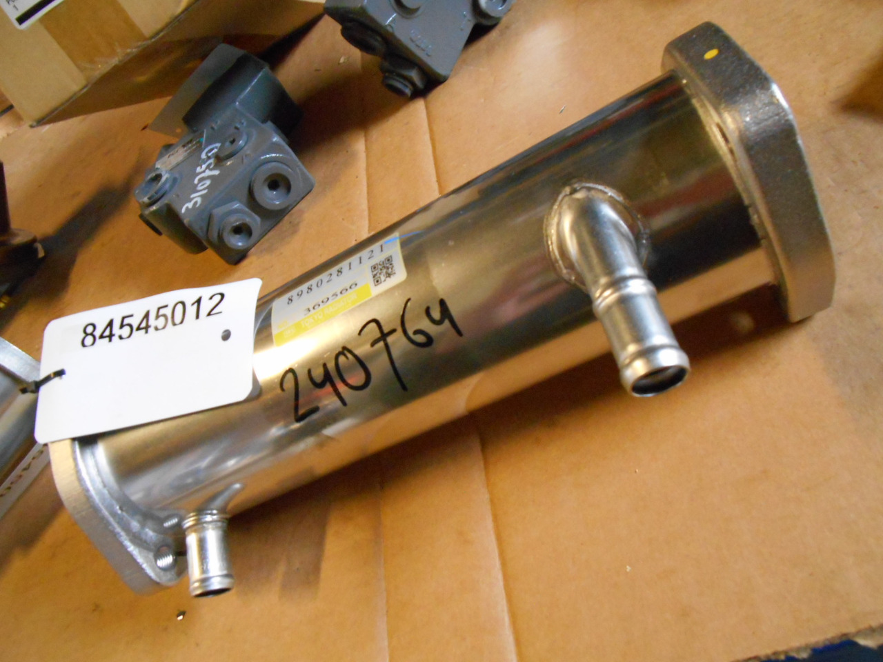Isuzu 8980281121 - 8982127150 - Pendingin EGR untuk Peralatan pertanian: gambar 2 Isuzu 8980281121 - 8982127150 - Pendingin EGR untuk Peralatan pertanian: gambar 2