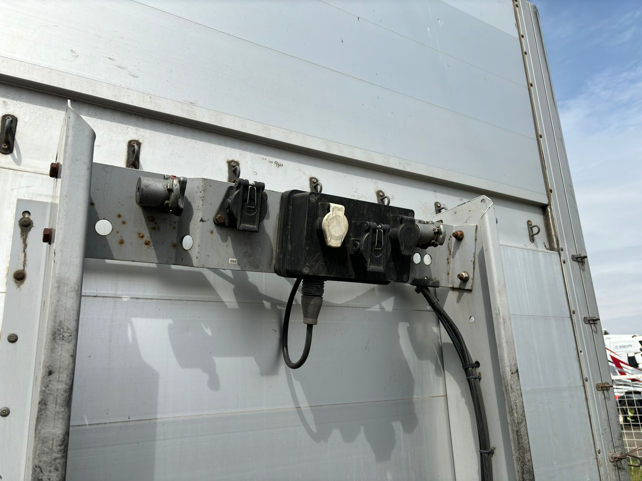 KÖGEL SN 24 - Semi-trailer flatbed: gambar 2 KÖGEL SN 24 - Semi-trailer flatbed: gambar 2