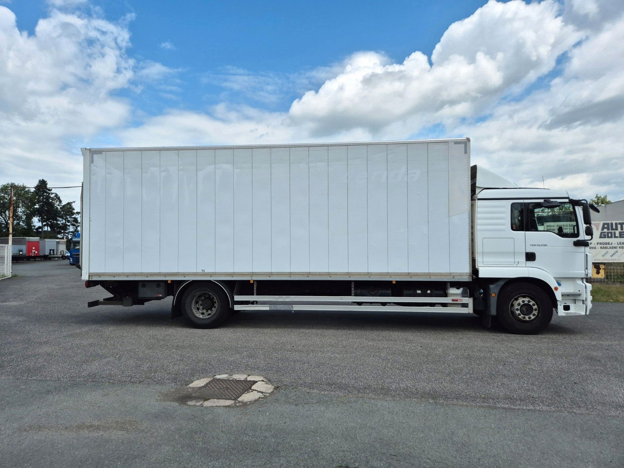 MAN TGM 15.250 - Truk box: gambar 4 MAN TGM 15.250 - Truk box: gambar 4