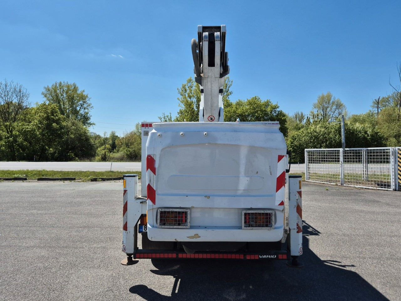 Mercedes-Benz Vario 816 work platform - Platform udara yang dipasang di truk: gambar 5 Mercedes-Benz Vario 816 work platform - Platform udara yang dipasang di truk: gambar 5