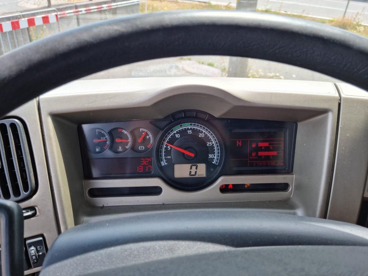 Truk dengan terpal samping Renault Premium 460 PRC3C EEV: gambar 6 Truk dengan terpal samping Renault Premium 460 PRC3C EEV: gambar 6