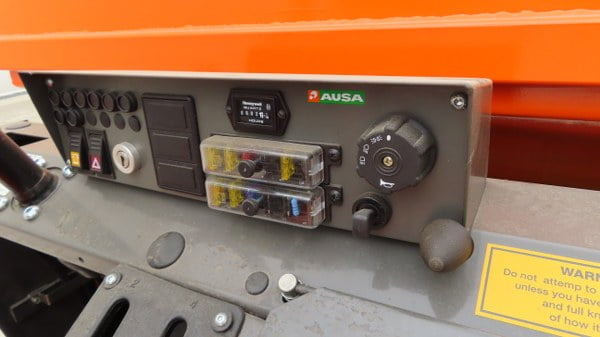 Mesin aspal Ausa D150RM: gambar 9