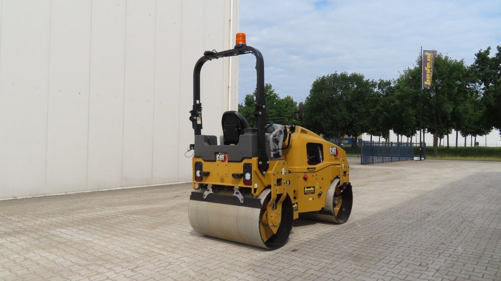 Caterpillar CB4.0 - Roller jalan: gambar 2 Caterpillar CB4.0 - Roller jalan: gambar 2