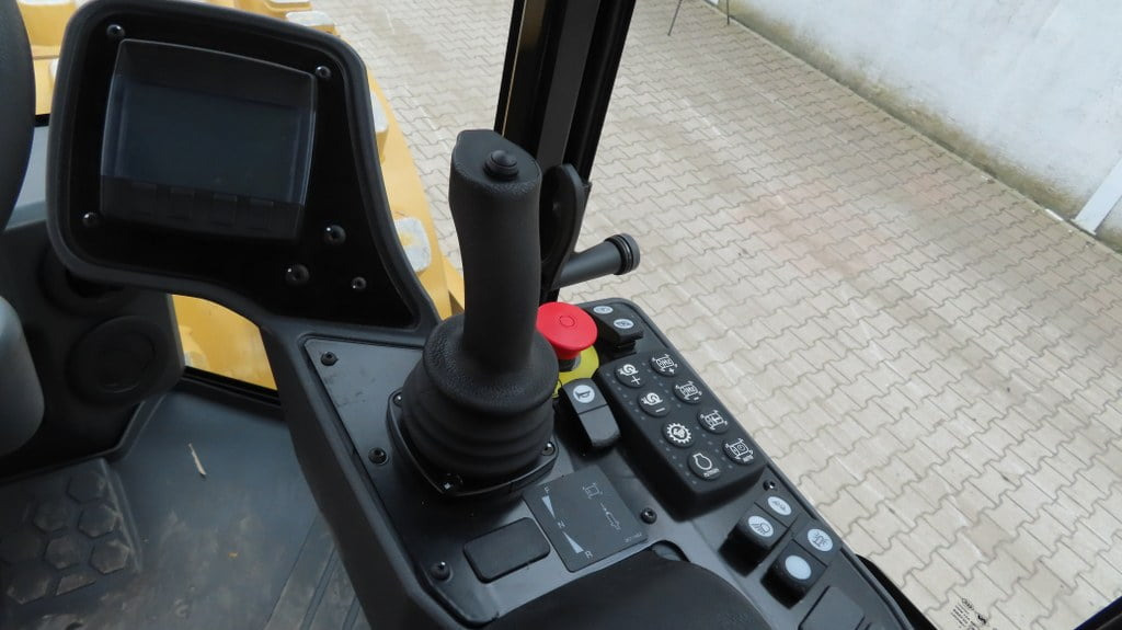 Pemadat Caterpillar CS66B: gambar 12