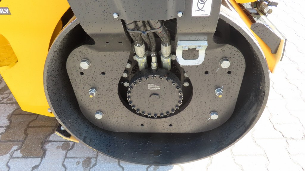 Roller jalan JCB CT380-130: gambar 12